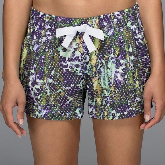 Lululemon Spring Break Away Mid Rise Short 3” in Floral Sport White Multi Sz 4 - Picture 1 of 11